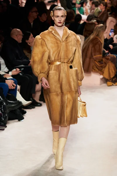 Look 44
